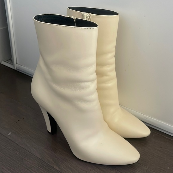 Stunning Saint Laurent off-white fall boots! Hardly worn!! Size 38 1/2 (7.5/8) - Picture 3 of 5